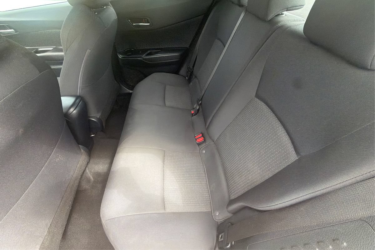 Used 2018 Toyota C-HR XLE FWD image 10