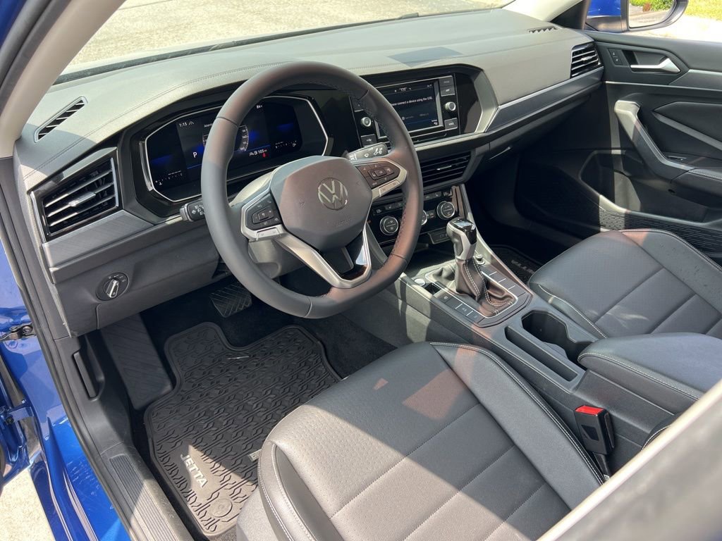Certified 2022 Volkswagen Jetta SE w/ Panoramic Sunroof Package FWD image 15