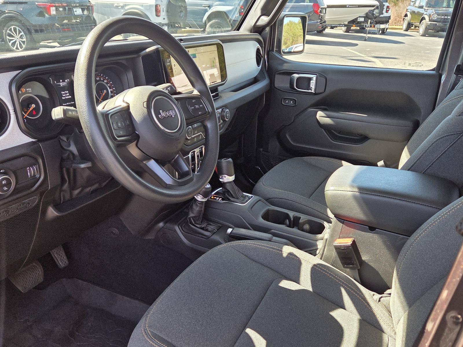Used 2025 Jeep Gladiator Sport AWD/4WD image 14
