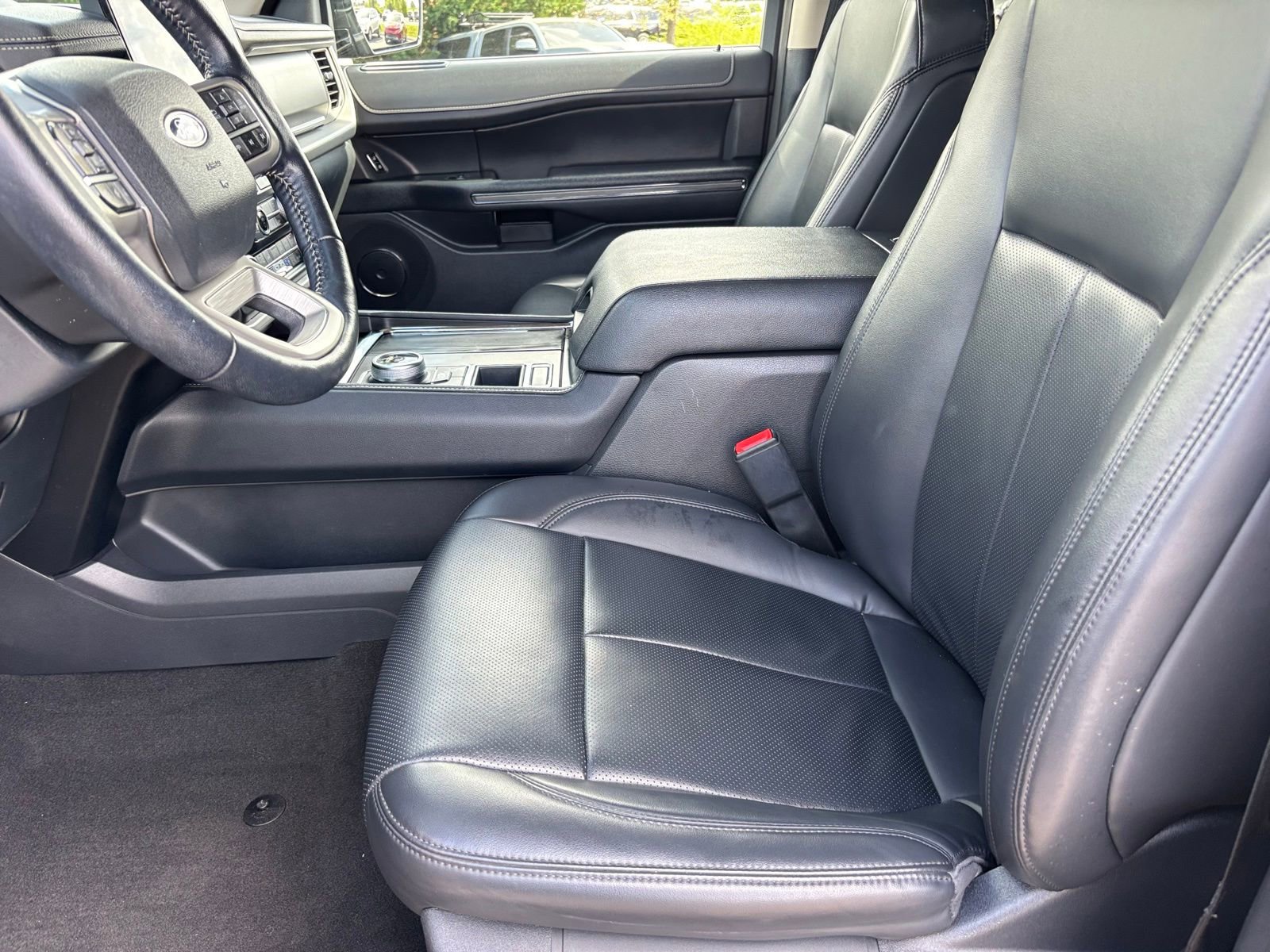 Used 2023 Ford Expedition XLT image 16