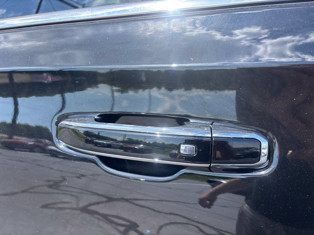 New 2026 GMC Yukon XL Denali Ultimate AWD/4WD image 10