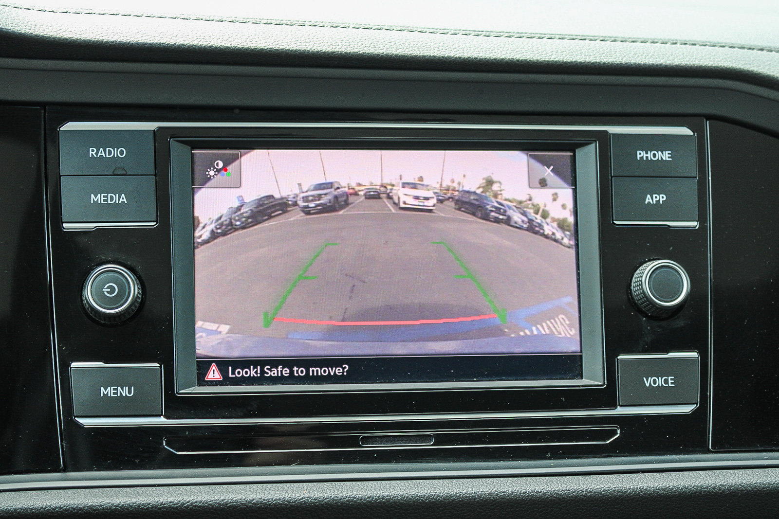 Used 2024 Volkswagen Jetta SE FWD image 15