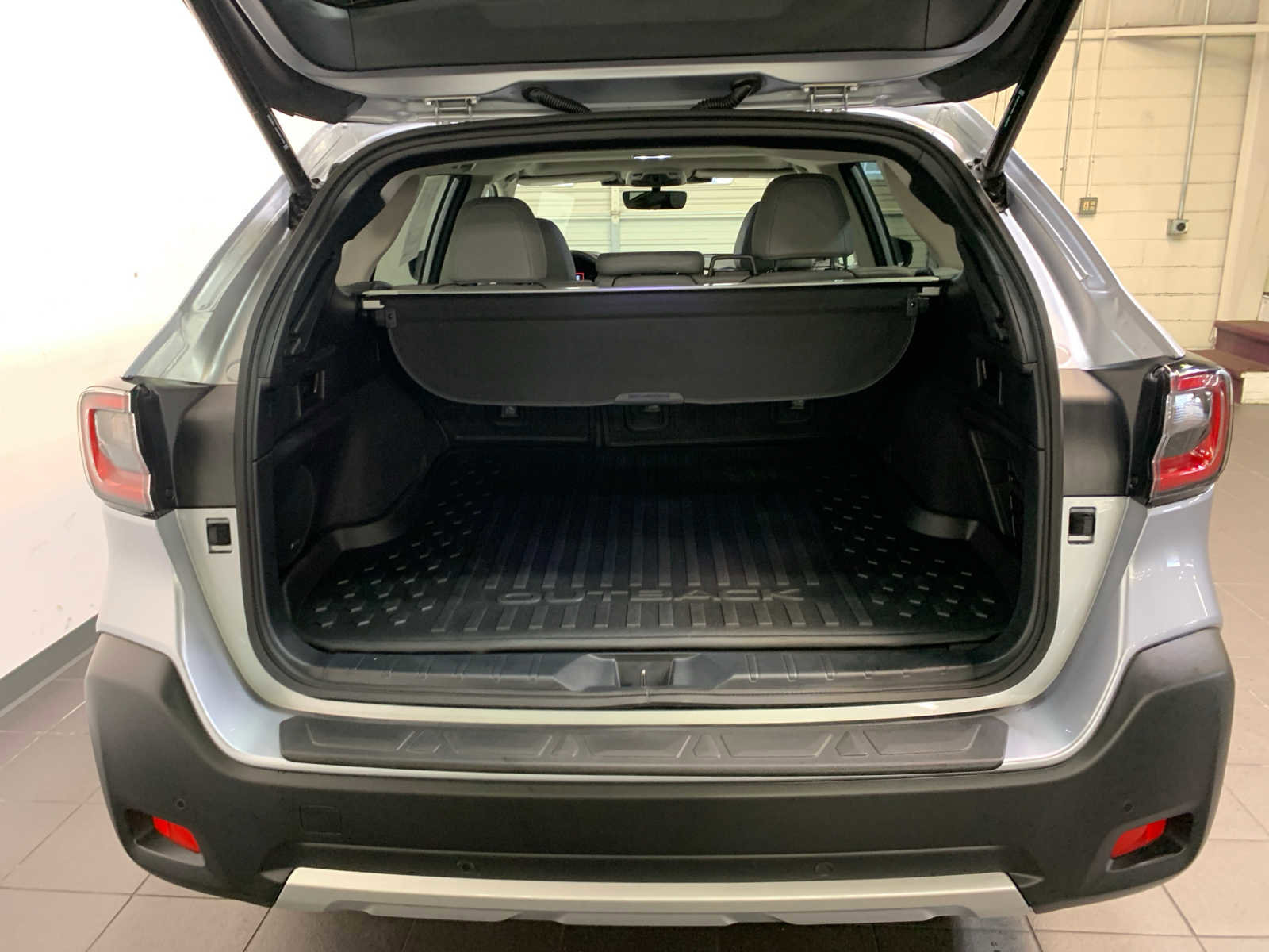 Used 2025 Subaru Outback Limited image 11