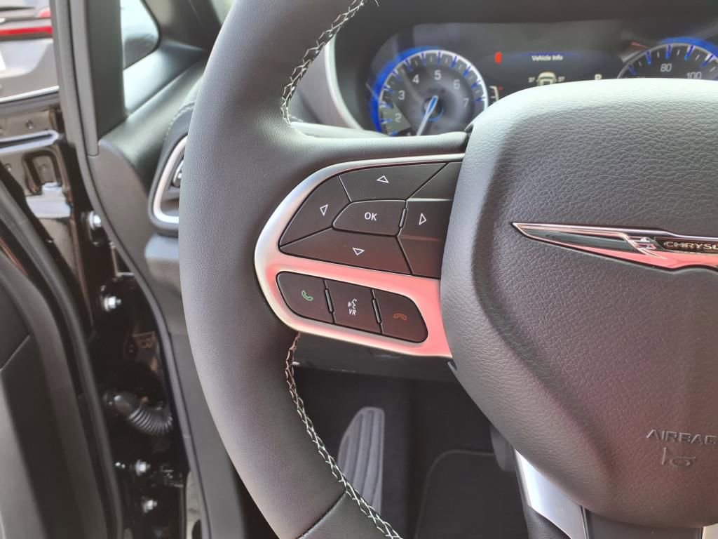 New 2026 Chrysler Pacifica Select image 12