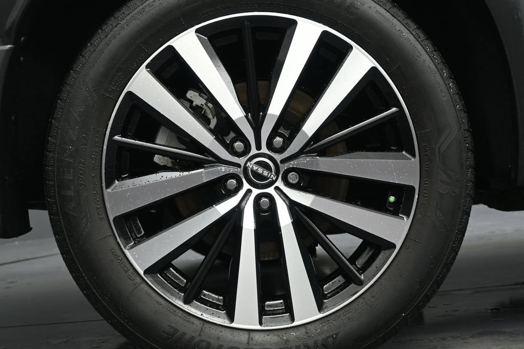 Used 2024 Nissan Pathfinder Platinum w/ Cargo Package FWD image 12