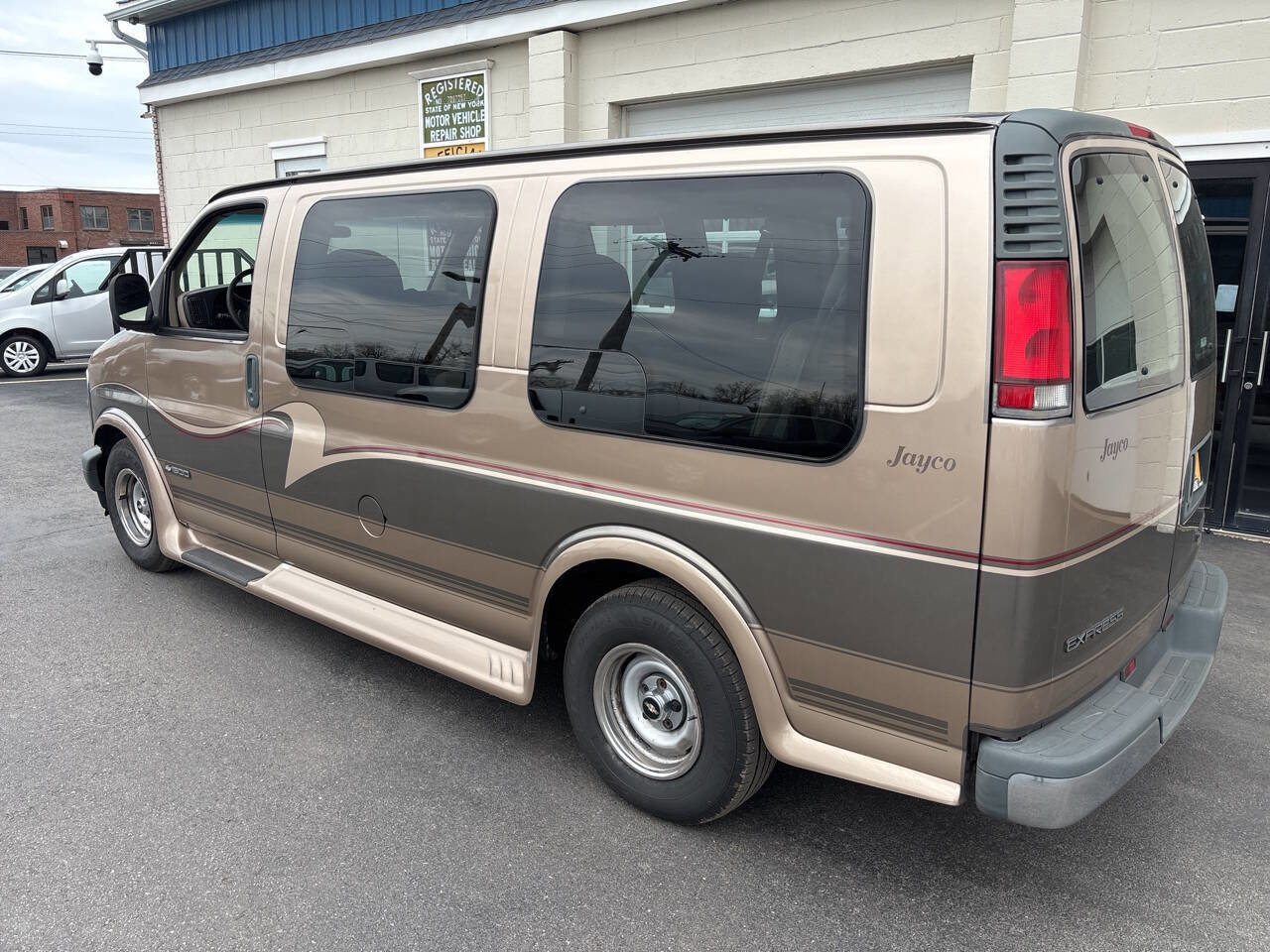 Used 2001 Chevrolet Express 1500 RWD image 6