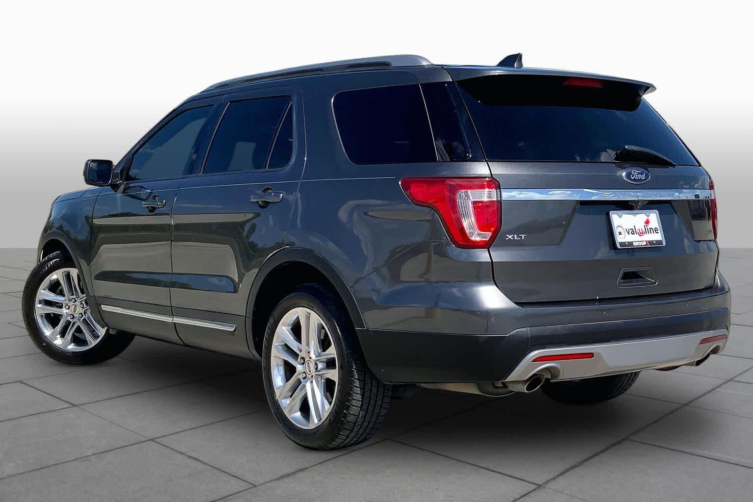 Used 2016 Ford Explorer XLT w/ Equipment Group 202A FWD image 12