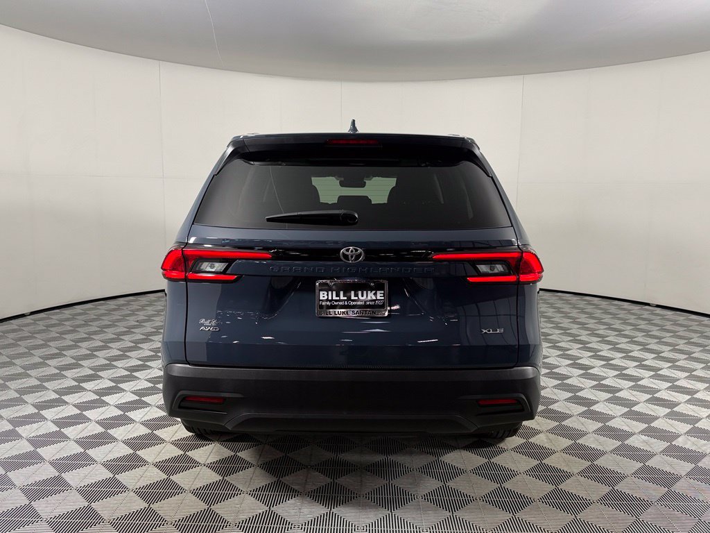 Used 2025 Toyota Grand Highlander AWD image 8