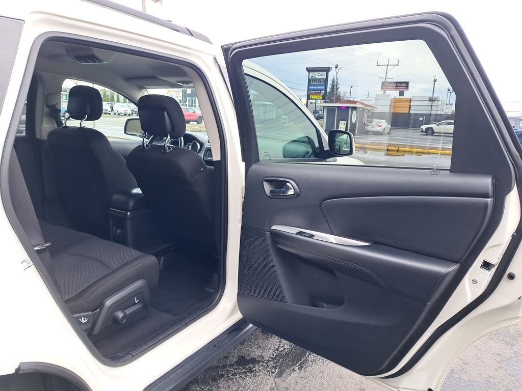 Used 2019 Dodge Journey SE image 14