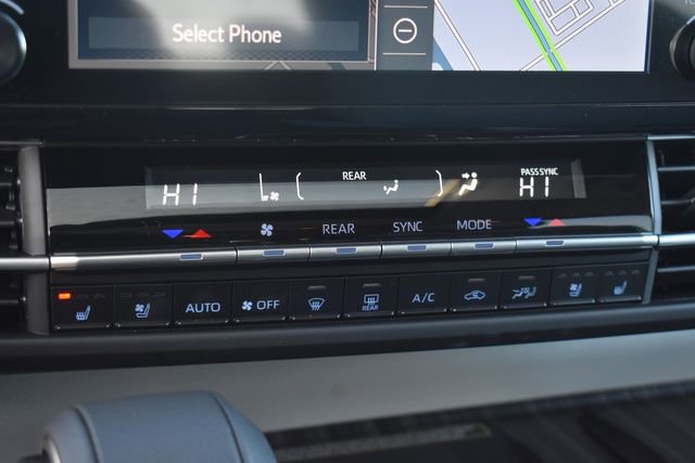 Used 2023 Toyota Sienna Limited image 34