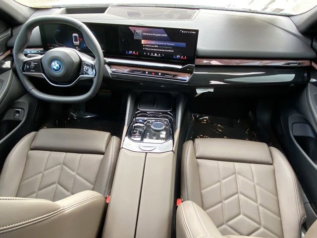 New 2025 BMW i5 eDrive40i w/ Premium Package image 15