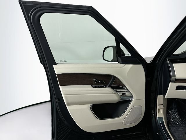 New 2026 Land Rover Range Rover Long Wheelbase SE AWD/4WD image 11