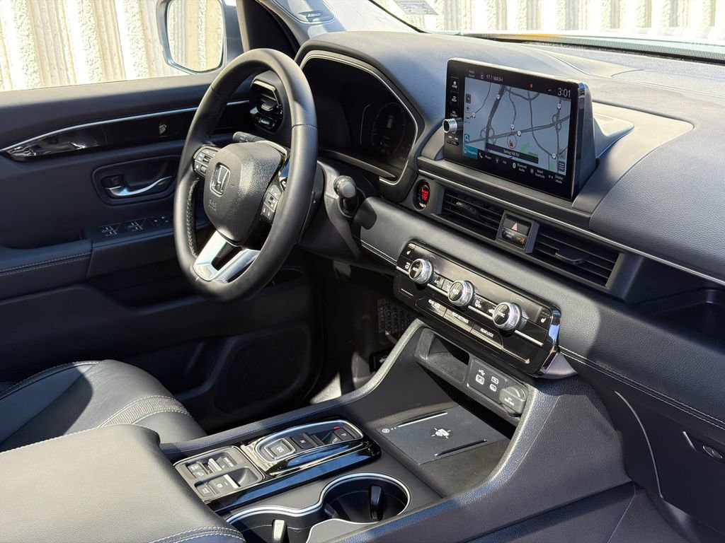 Certified 2025 Honda Pilot Touring image 10