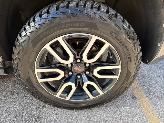 Used 2021 GMC Yukon XL AT4 w/ Technology Package AWD/4WD image 8