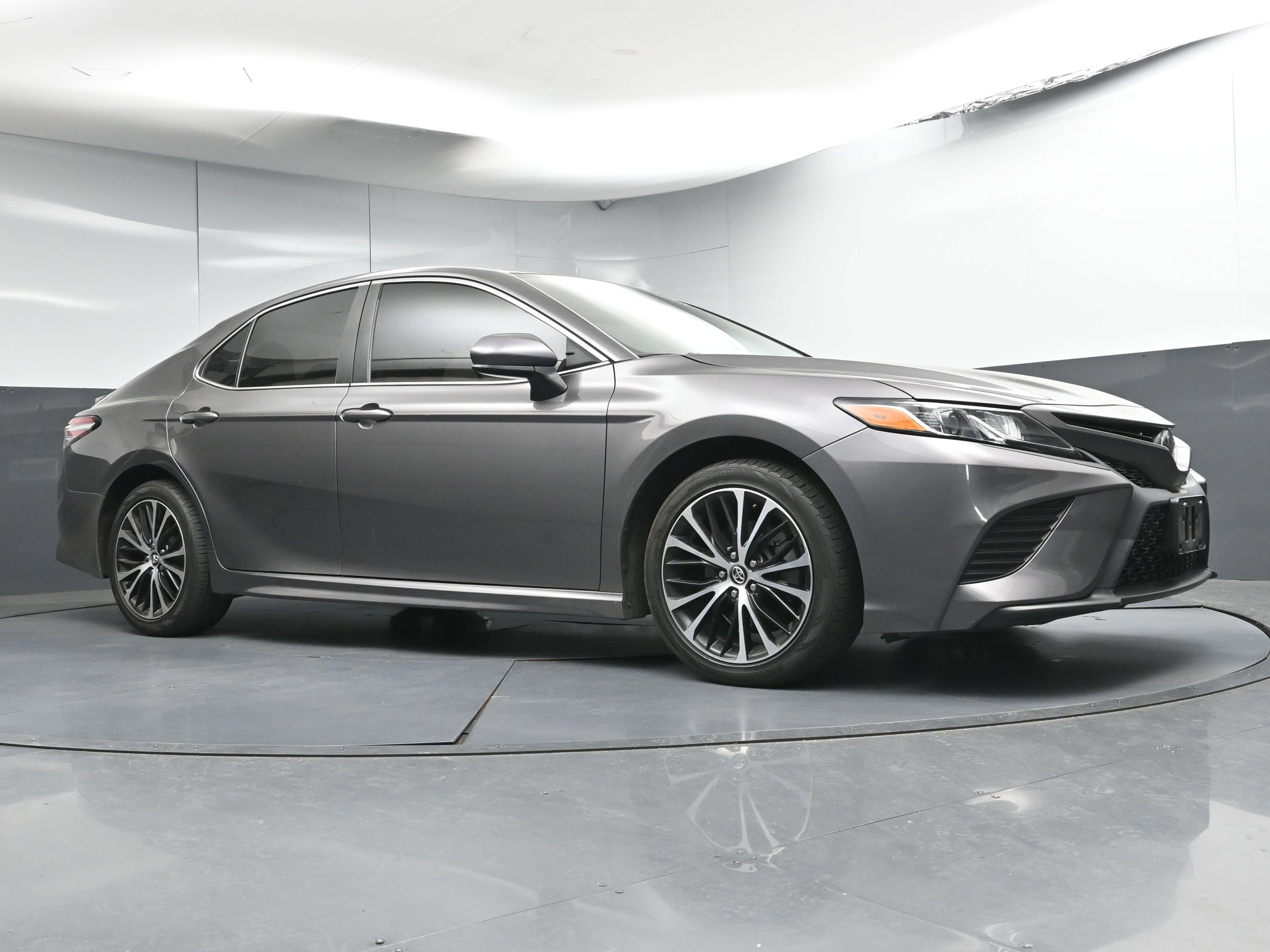 Used 2020 Toyota Camry SE image 23
