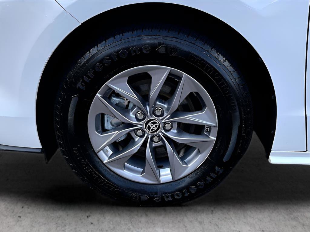 Used 2023 Toyota Sienna LE image 12