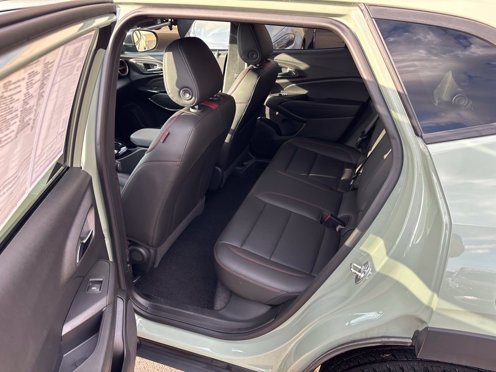 Used 2024 Chevrolet Trax RS FWD image 19