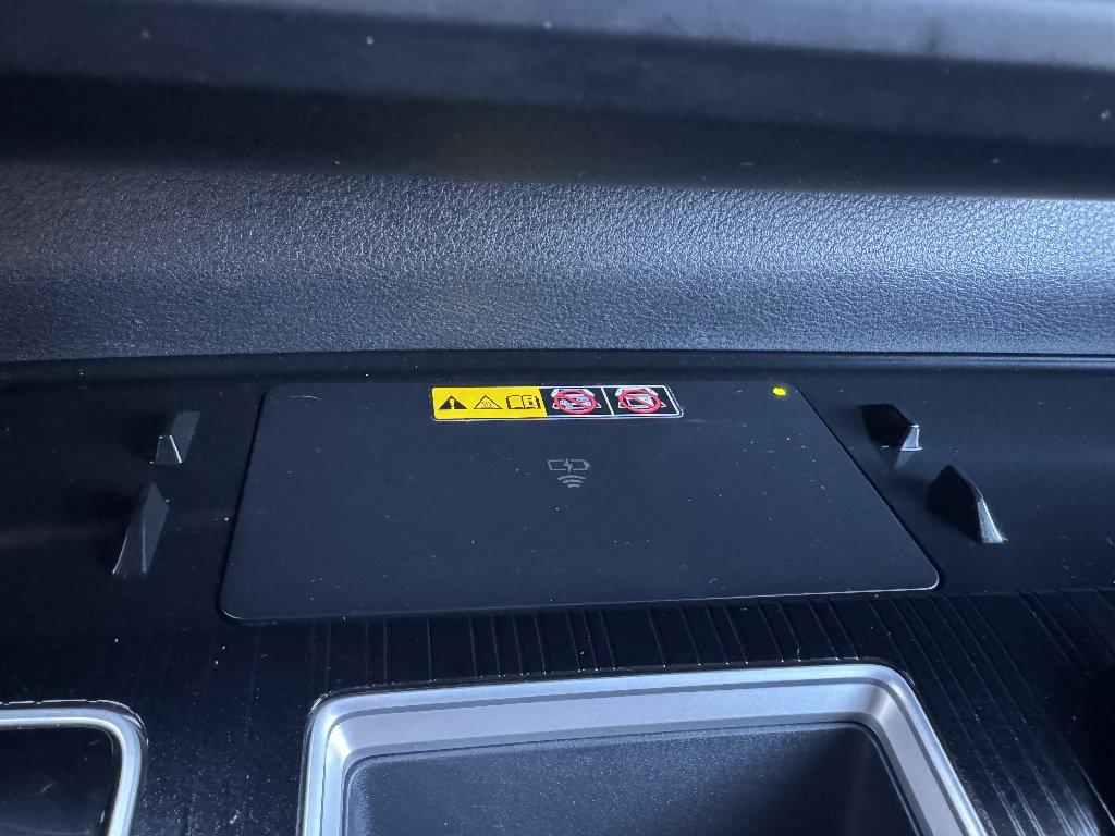 Used 2025 Toyota Sienna XLE Woodland Edition image 21