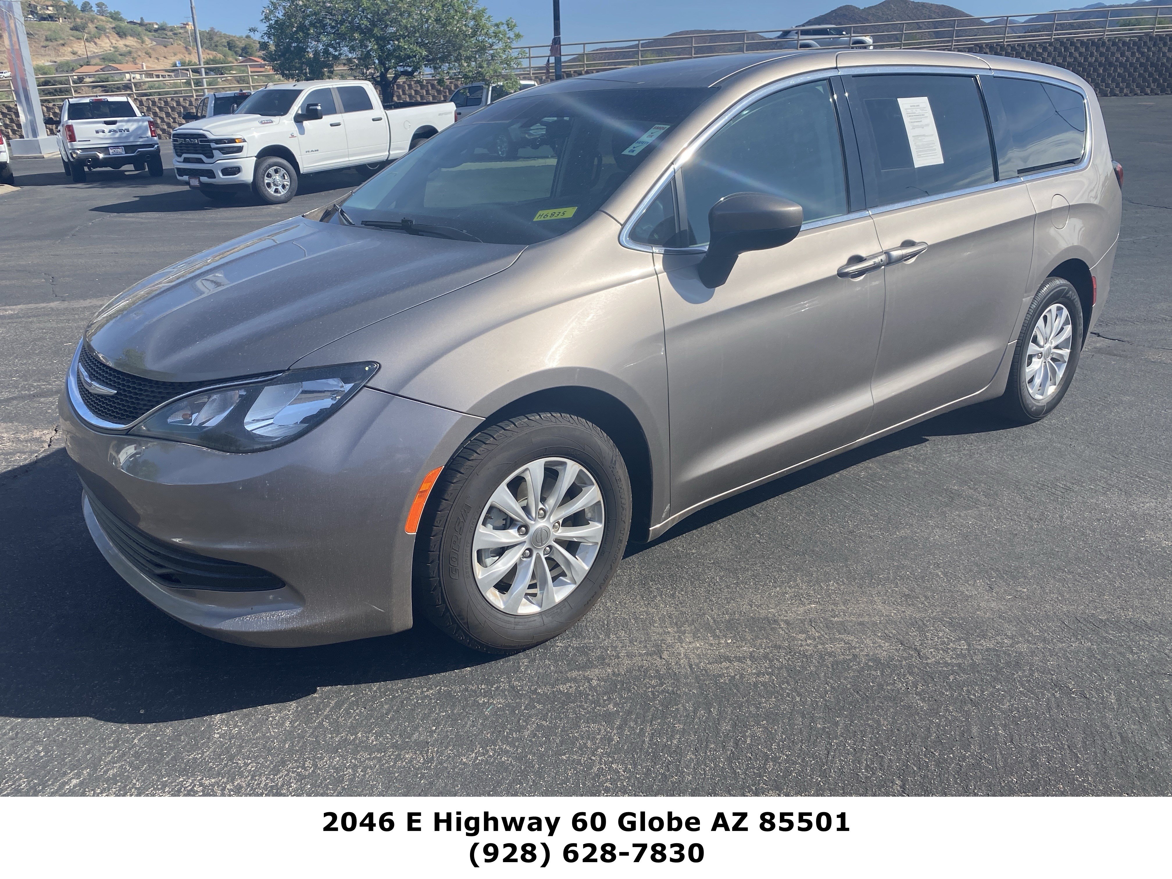 Used 2018 Chrysler Pacifica LX w/ Tire & Wheel Group FWD image 1
