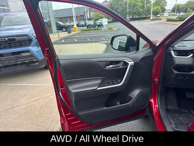 Used 2025 Toyota RAV4 XLE AWD/4WD image 12