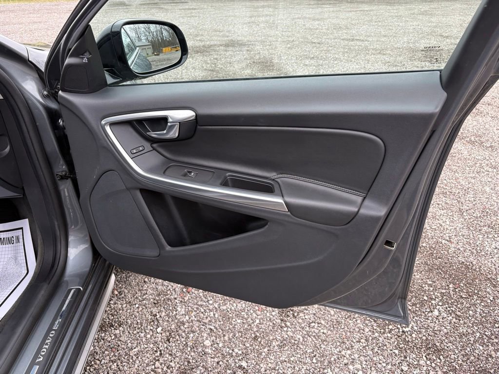 Used 2017 Volvo V60 T5 Cross Country w/ Convenience Package image 15