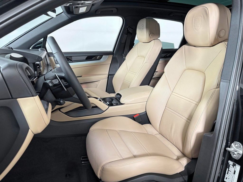 Certified 2026 Porsche Cayenne AWD/4WD image 5