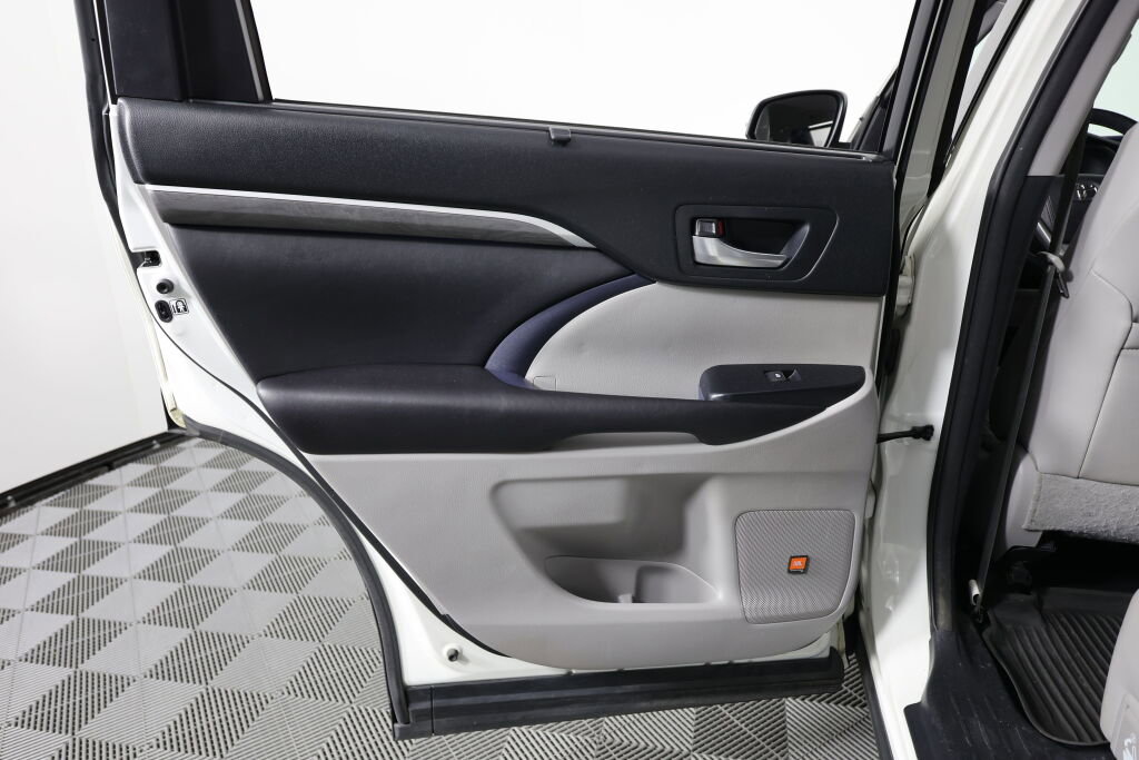 Used 2017 Toyota Highlander Limited image 16