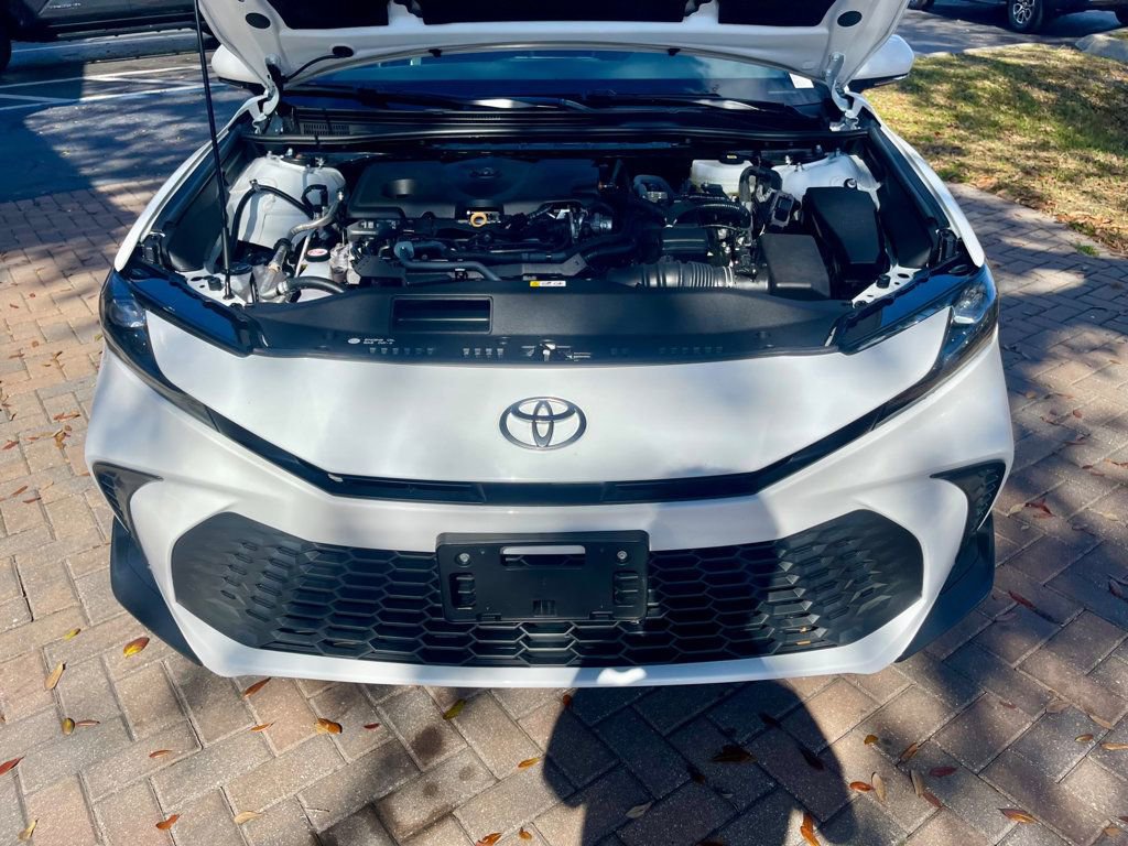 Used 2025 Toyota Camry SE image 15