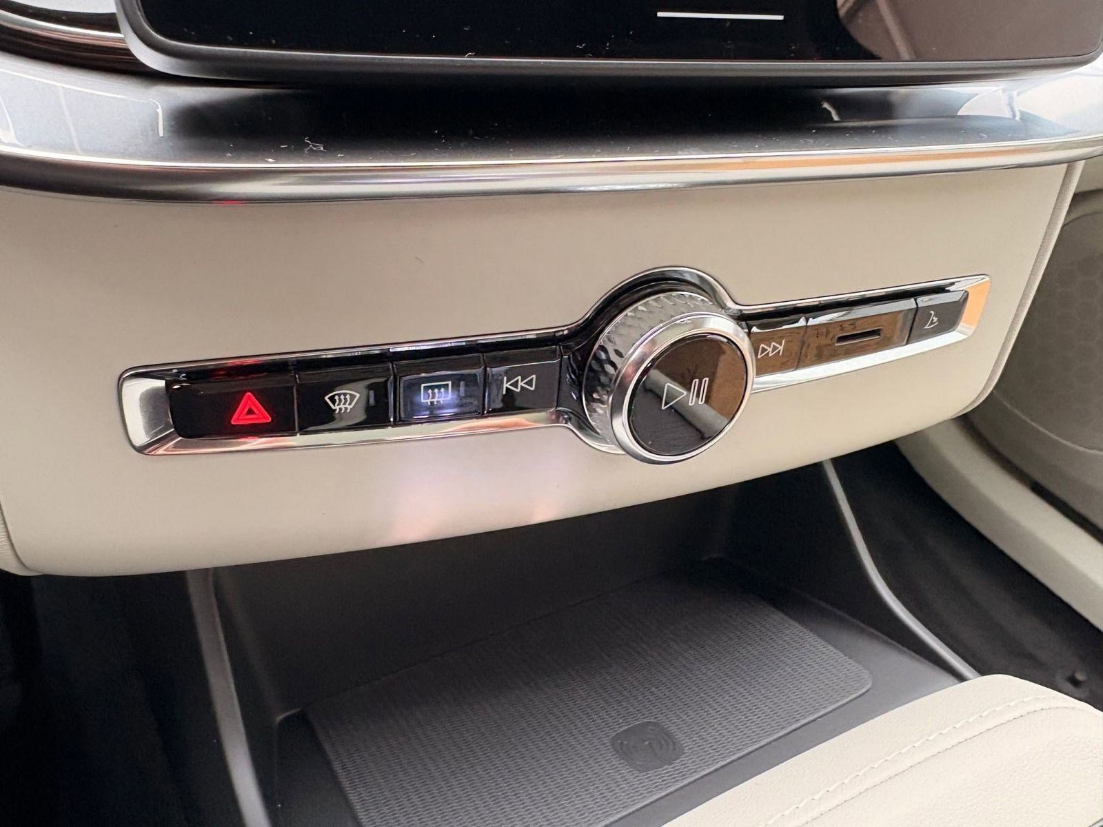 Used 2026 Volvo XC90 B6 Ultra w/ Protection Package image 19