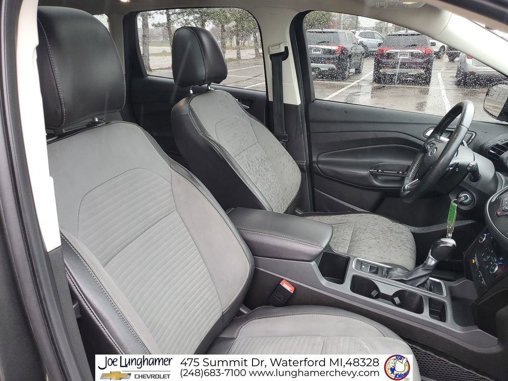 Used 2017 Ford Escape SE w/ SE Sport Appearance Package image 27