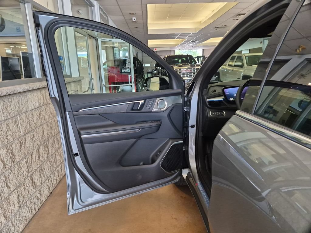 New 2027 Buick Enclave Avenir w/ LPO, Floor Liner Package AWD/4WD image 15