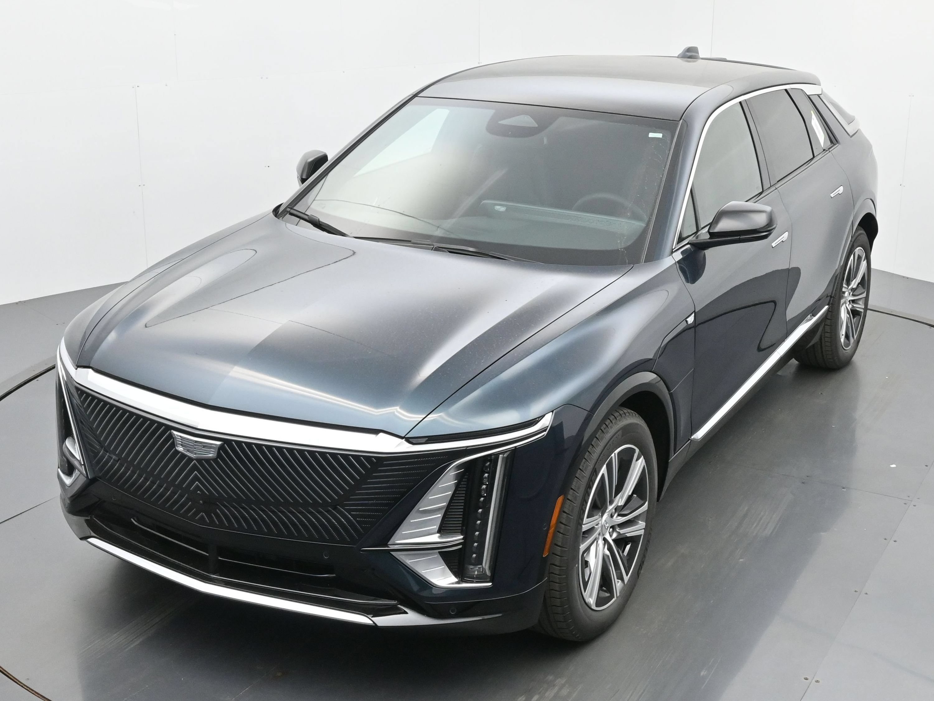 New 2026 Cadillac Lyriq Luxury w/ LPO, Floor Liner Package AWD/4WD image 23