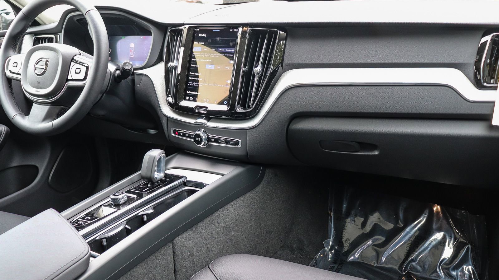 Used 2025 Volvo XC60 T8 Plus w/ Climate Package PRO AWD/4WD image 13