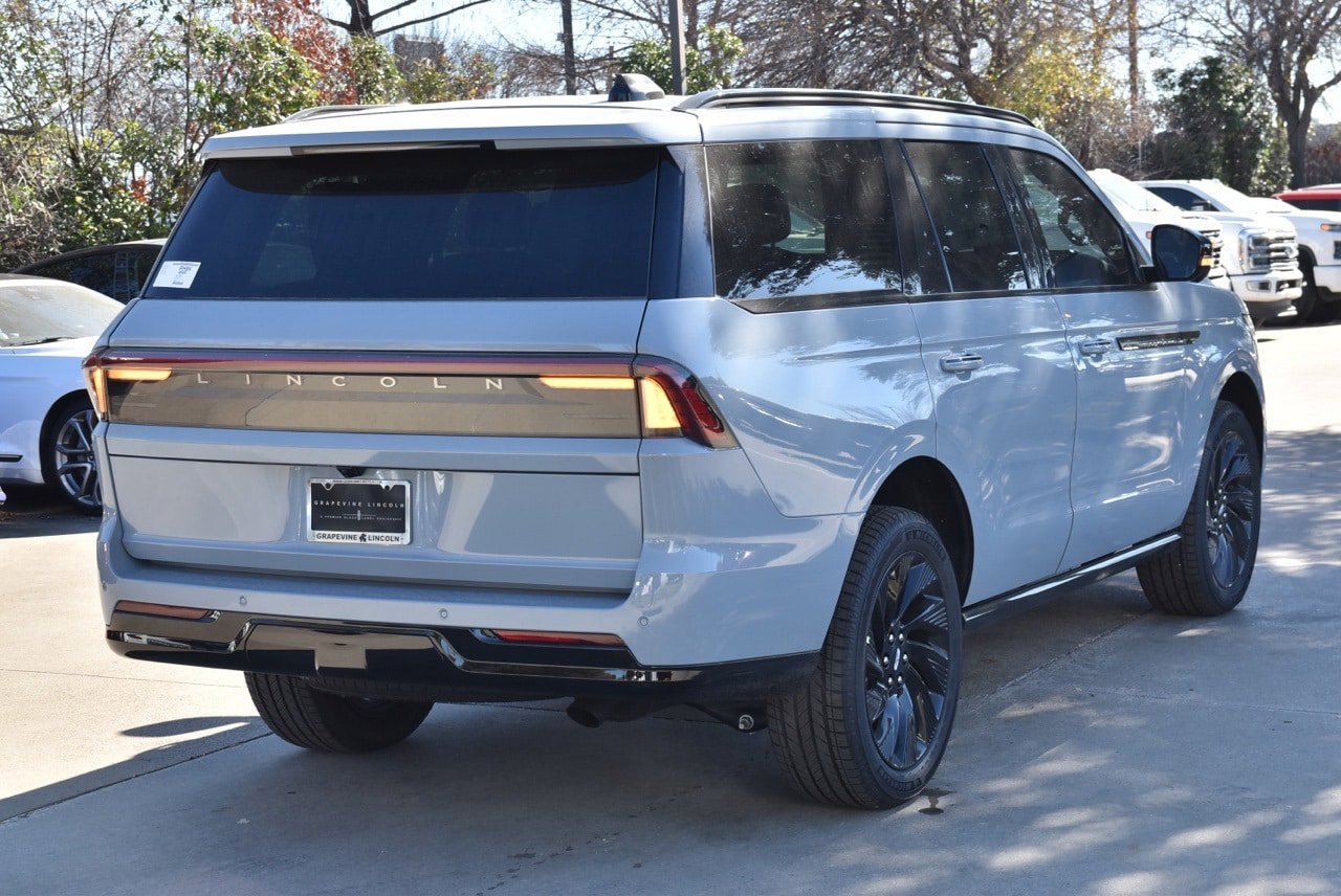 New 2025 Lincoln Navigator Reserve w/ Jet Appearance Package image 14