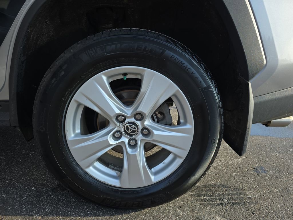 Used 2021 Toyota RAV4 XLE image 35
