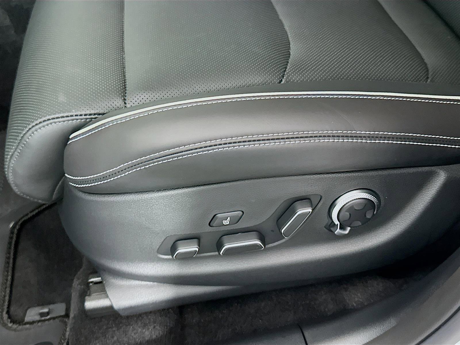 New 2025 Genesis Electrified GV70 Advanced w/ Prestige Package image 21