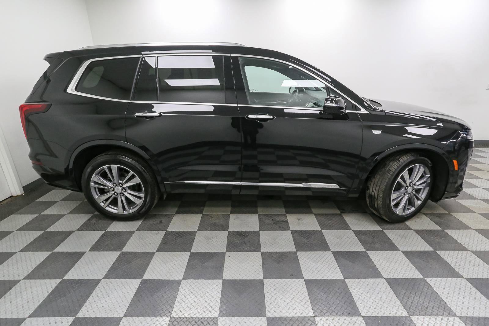 Used 2024 Cadillac XT6 Premium Luxury w/ Platinum Package image 8