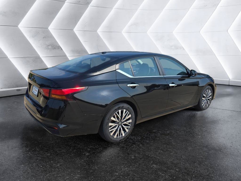 Used 2025 Nissan Altima 2.5 SV FWD image 5