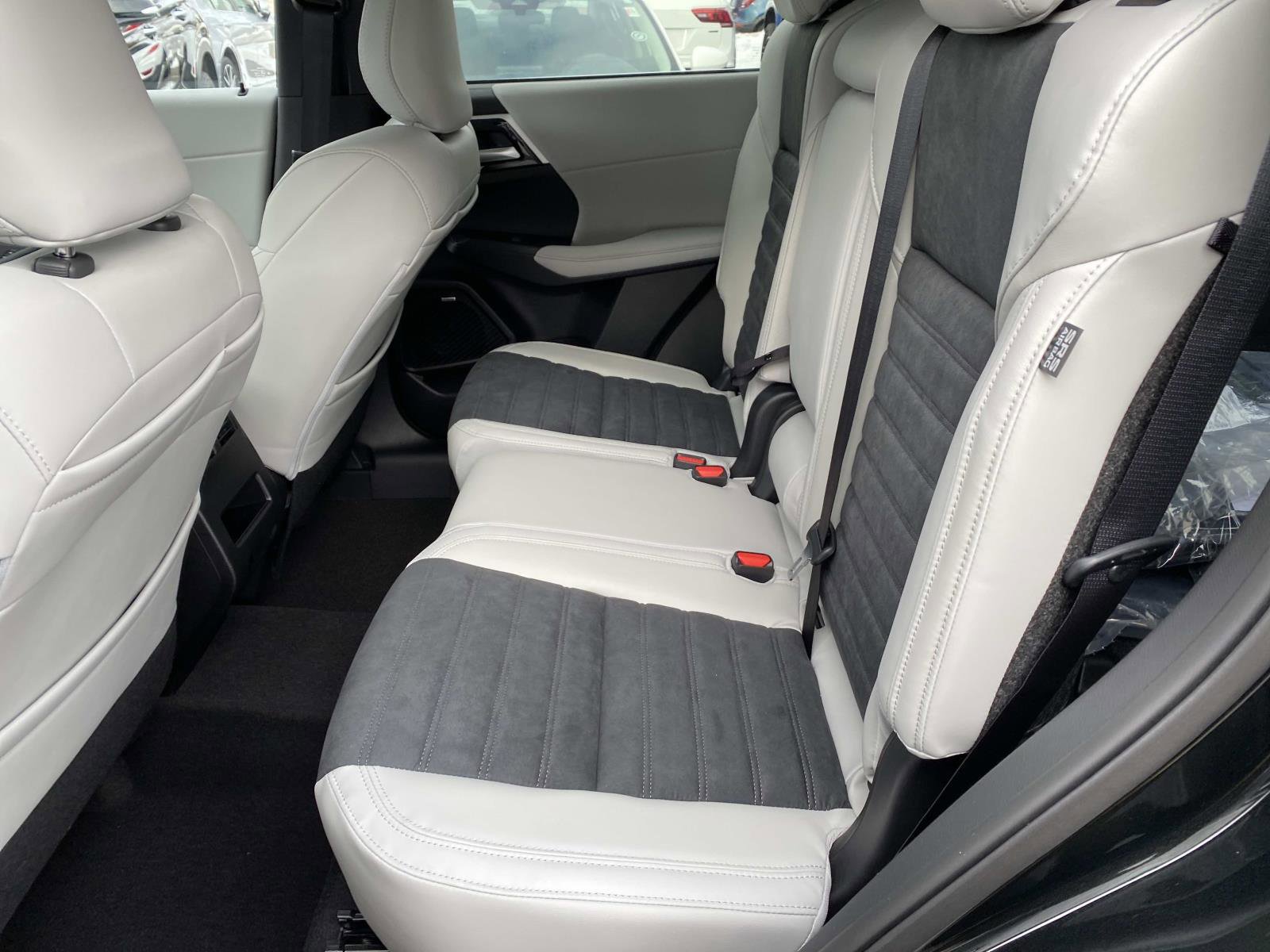 New 2026 Mitsubishi Outlander SE image 6