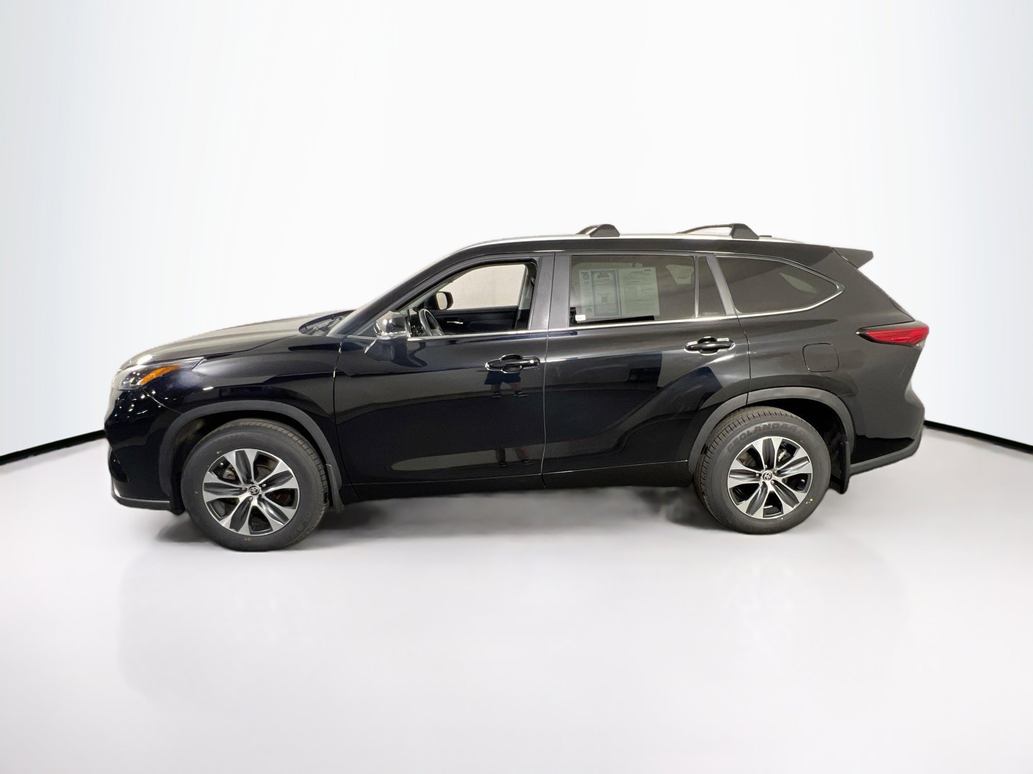 Used 2023 Toyota Highlander XLE AWD/4WD image 8