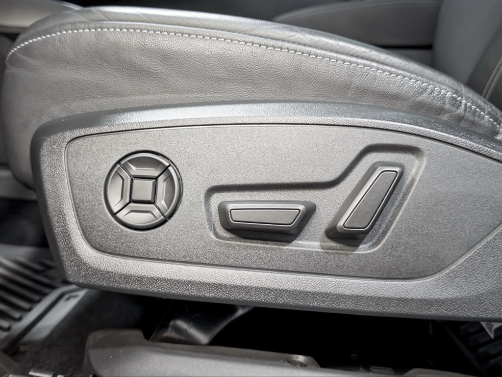 Used 2023 Audi Q4 e-tron Premium Plus w/ Premium Plus RWD image 7