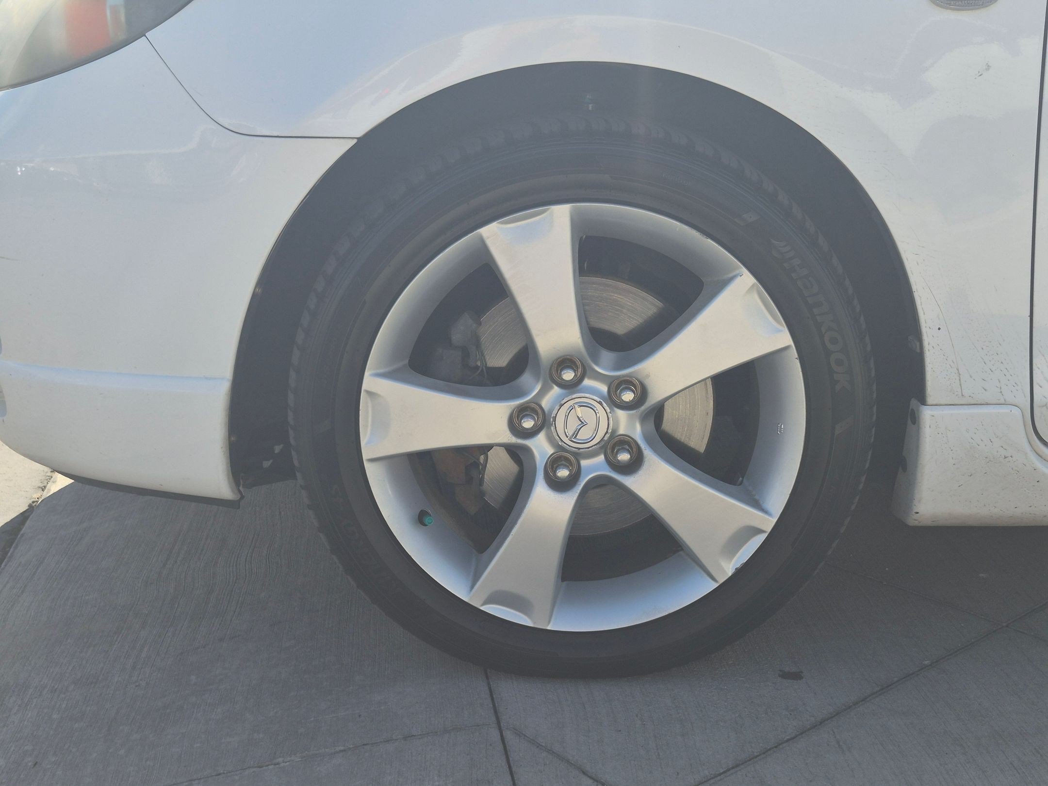 Used 2005 MAZDA MAZDA3 s w/ Moonroof & 6-CD Pkg FWD image 13