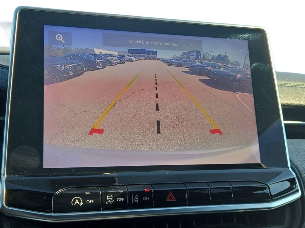 Used 2024 Jeep Compass Latitude image 28