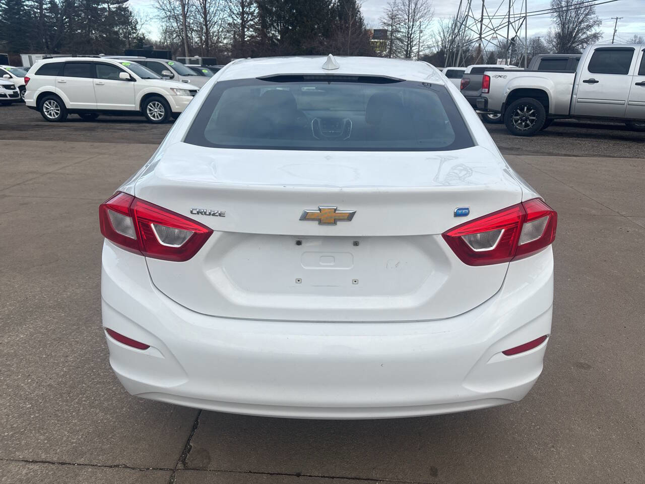 Used 2017 Chevrolet Cruze LT image 3