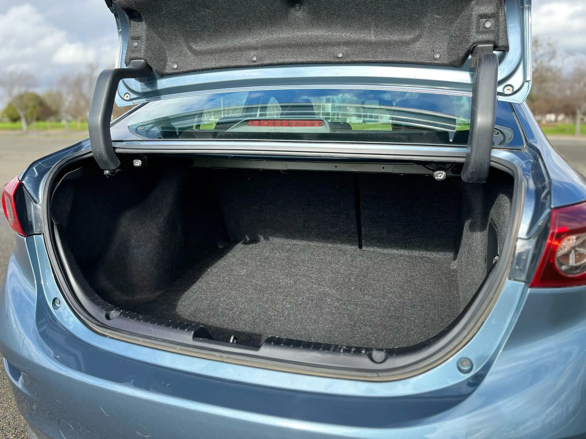 Used 2016 MAZDA MAZDA3 i Sport w/ Preferred Equipment Package image 19