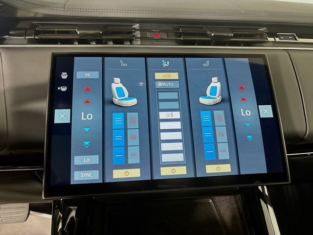 Used 2025 Land Rover Range Rover Sport SE image 18