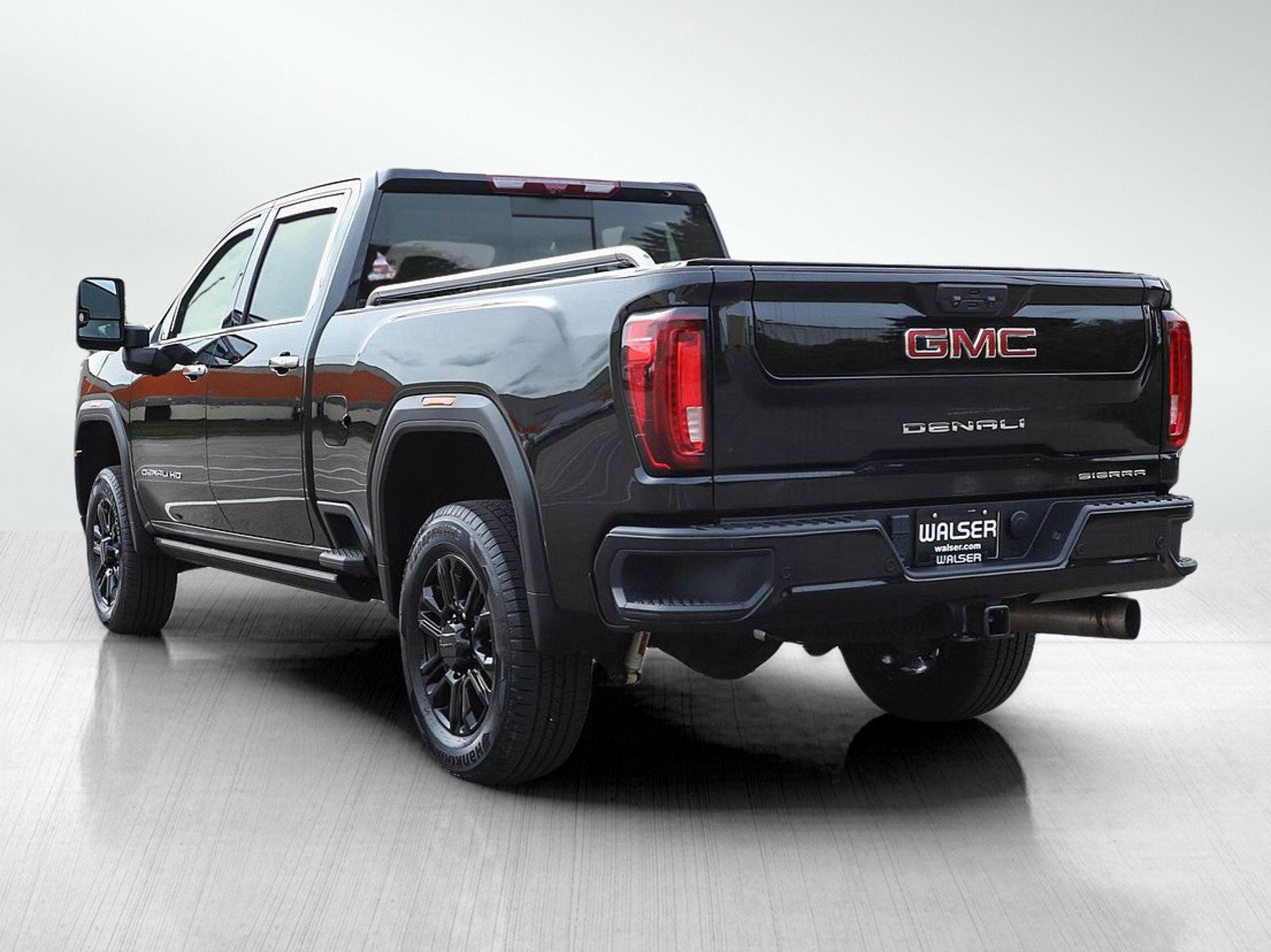 Used 2023 GMC Sierra 3500 Denali w/ Denali Black Diamond Edition AWD/4WD image 3