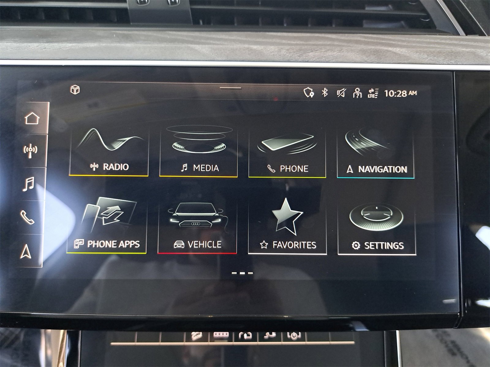 Used 2023 Audi e-tron Premium image 24