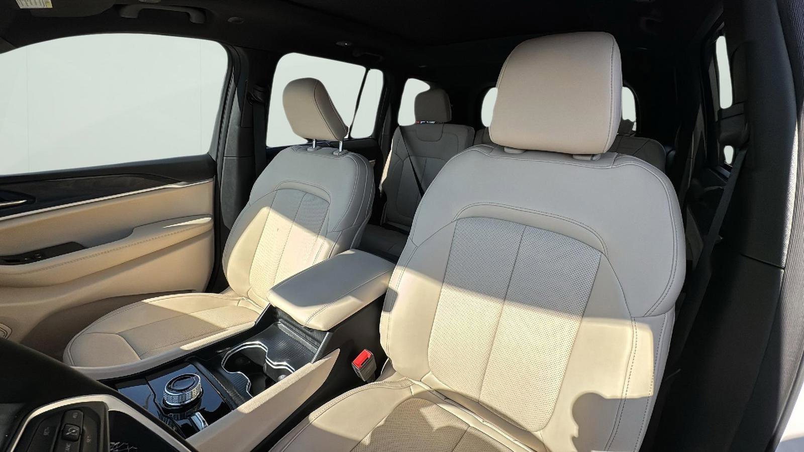 New 2025 Jeep Grand Cherokee Limited w/ Luxury Tech Group II image 13