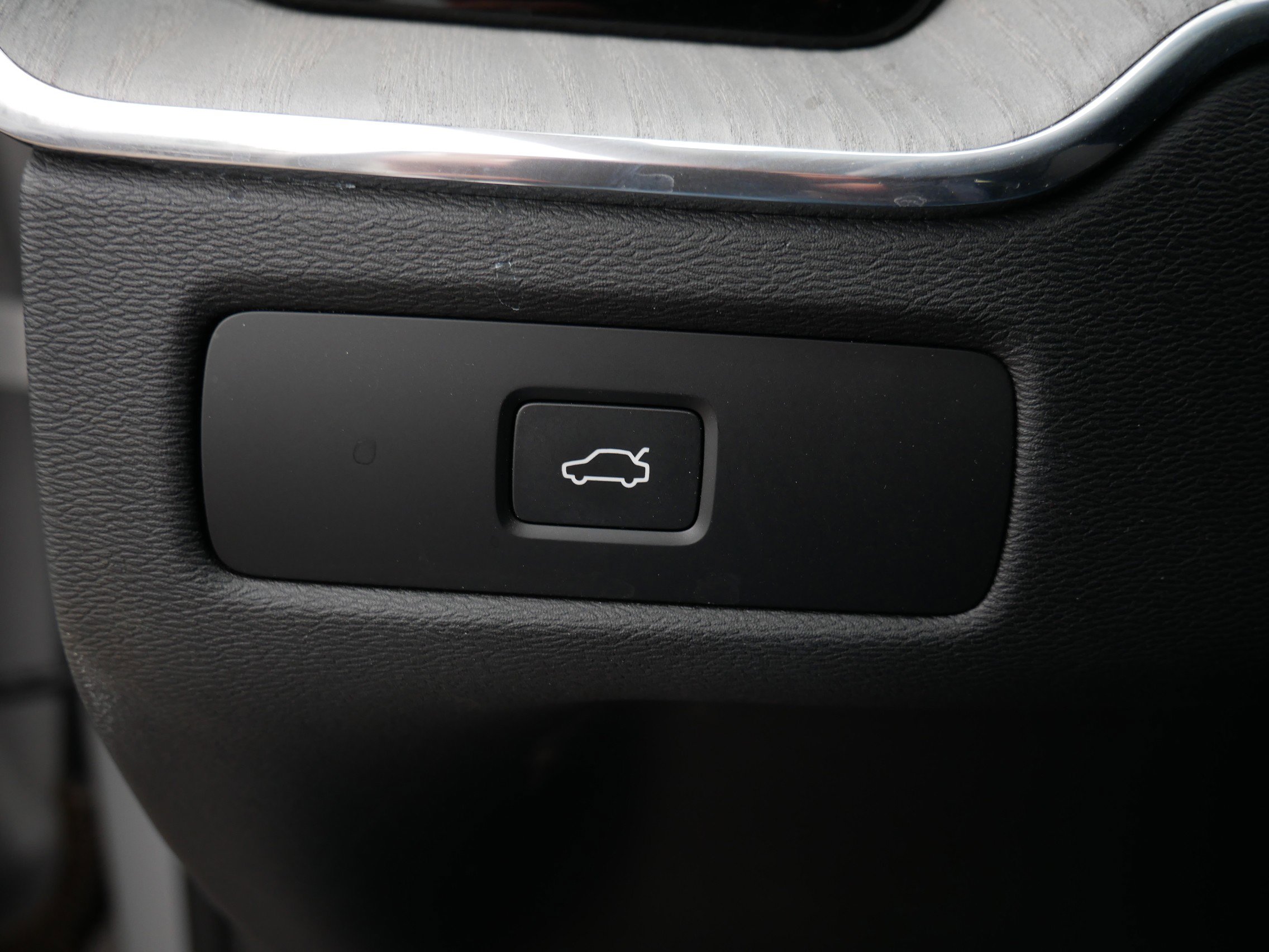Used 2025 Volvo XC60 B5 Plus w/ Climate Package AWD/4WD image 21